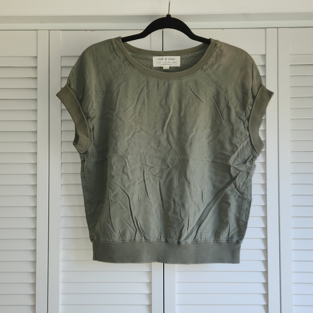 ☀️Anthropolgie cloth & stone casual Olive Green Women's Top